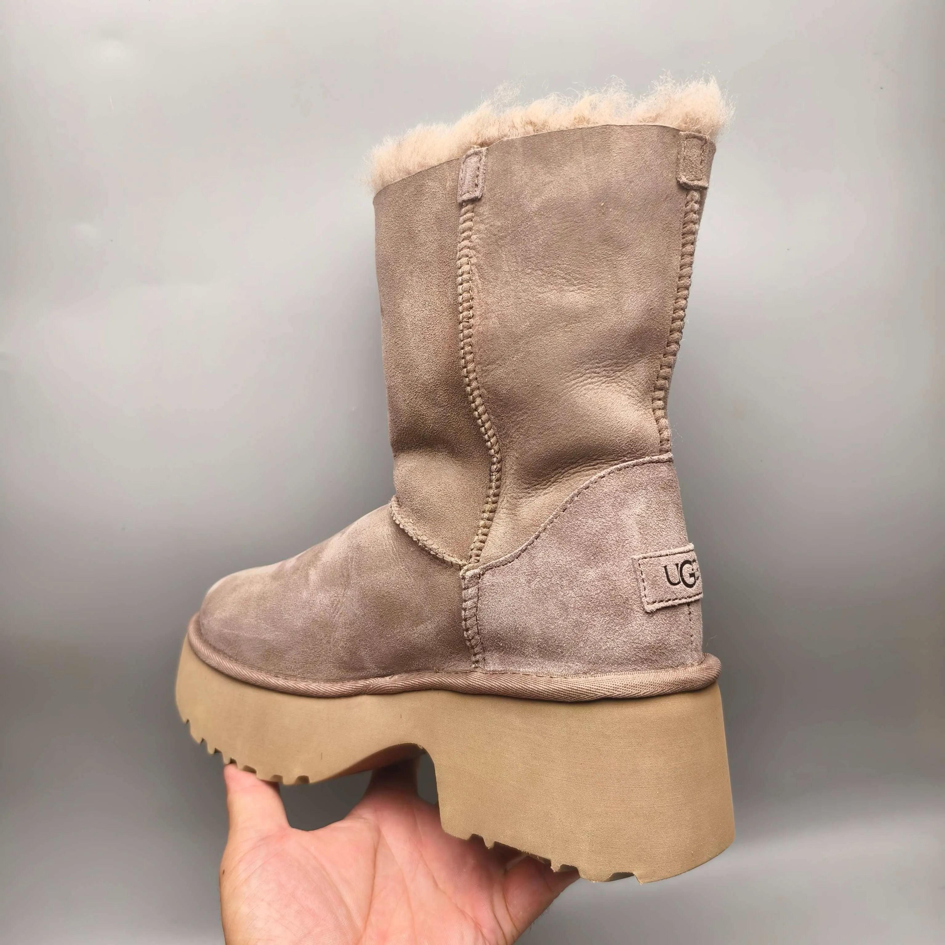 💰600 UGG sheepskin one-piece 1533 wedge-heeled thick-soled fashion shoes, mid-calf women's shoes, color: chestnut walnut, matching size: 35-40